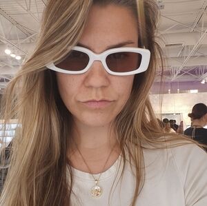 Meet your Posher, Rebecca